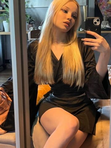 Мария Молодая Брюнетка